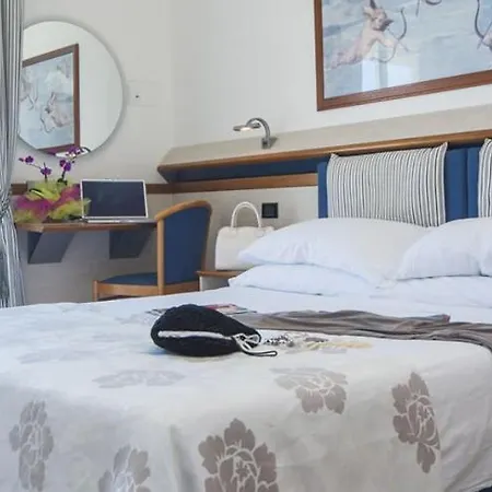 Ariston Hotel 3*