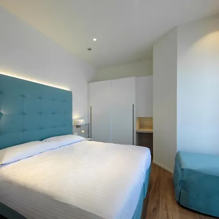 Ariston 3*